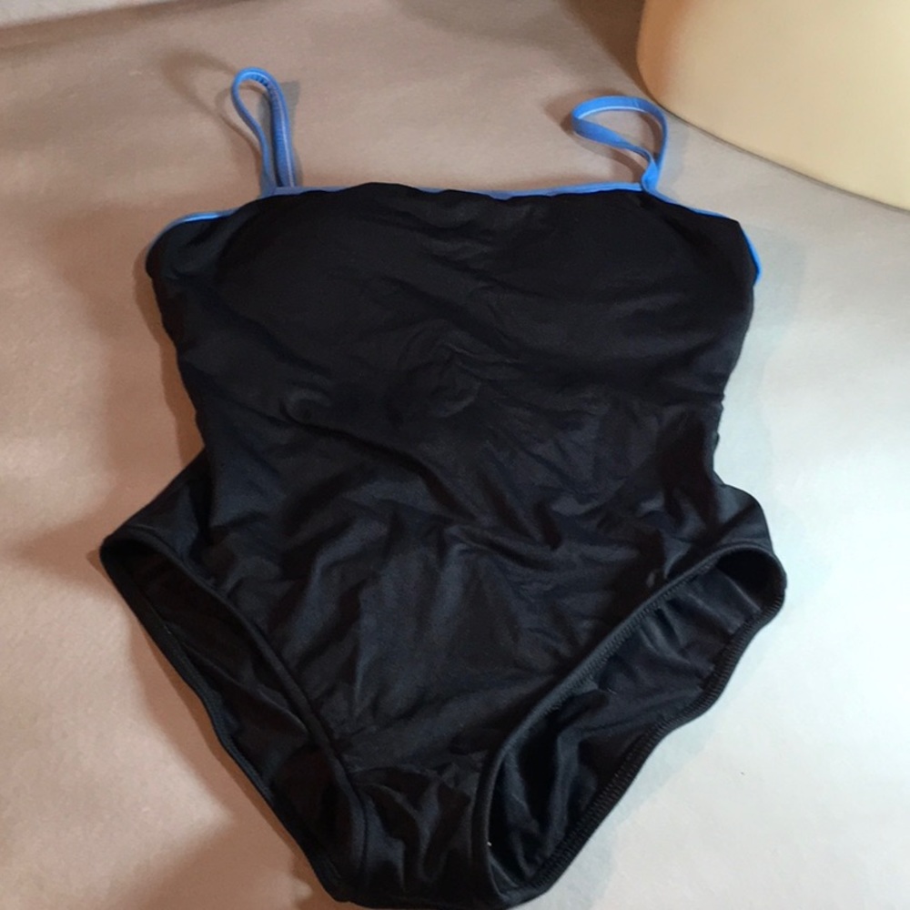 Swimsuit Size 8 Island Escape Euc One Piece - image 4